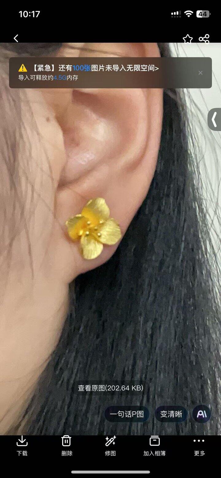 周生生绣球花黄金耳钉