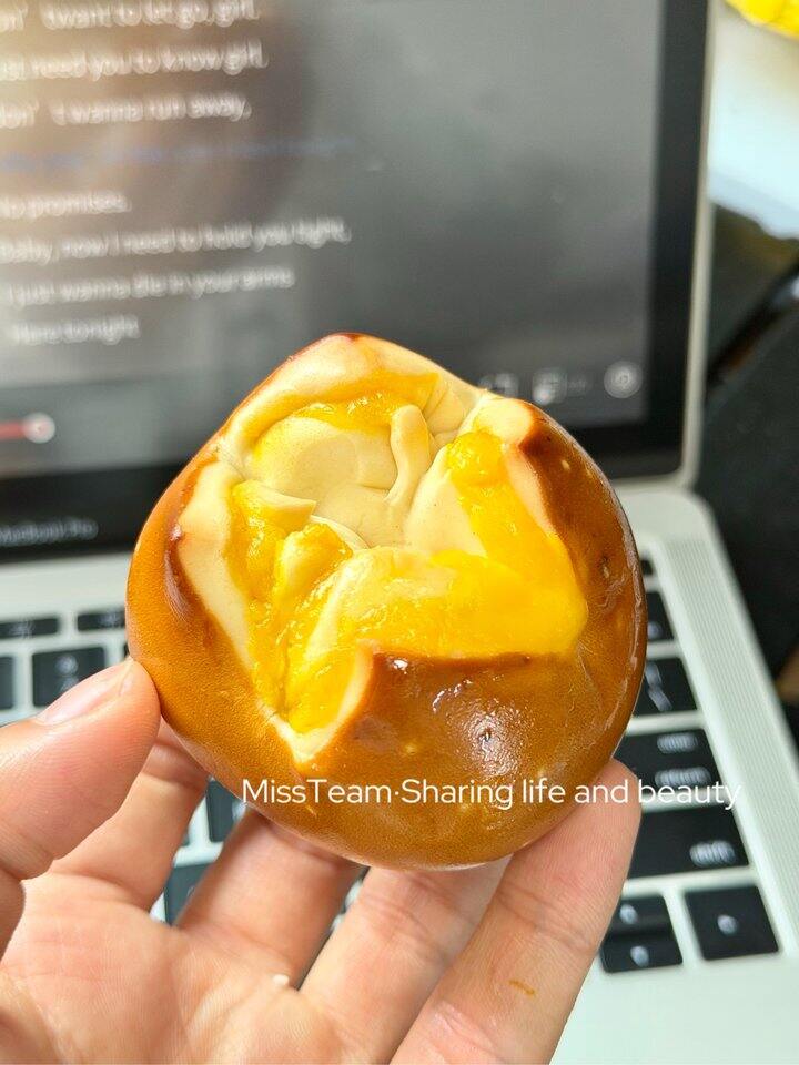 夹心碱水面包🍞！💰0.8