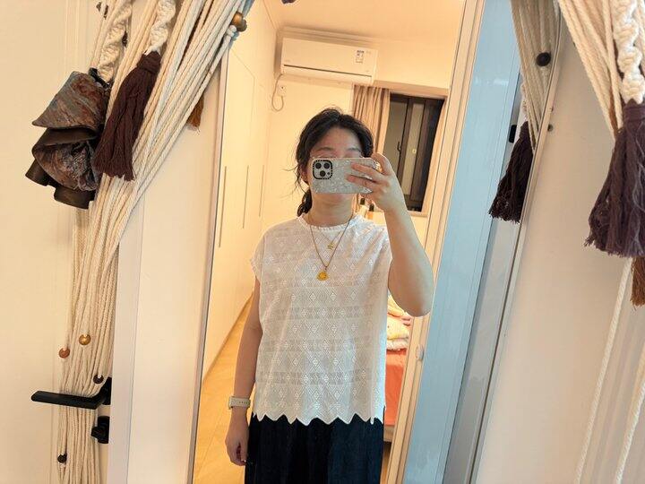 新买的衣服和拖鞋