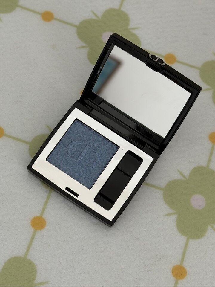 不到一百块的迪奥单色眼影240