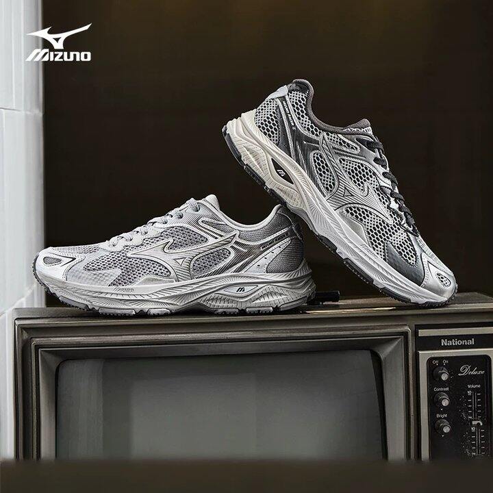 美津浓老爹鞋RACER S到手209，TRAINER 2K V2到手179