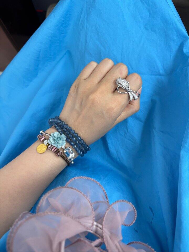 小面积红蓝配