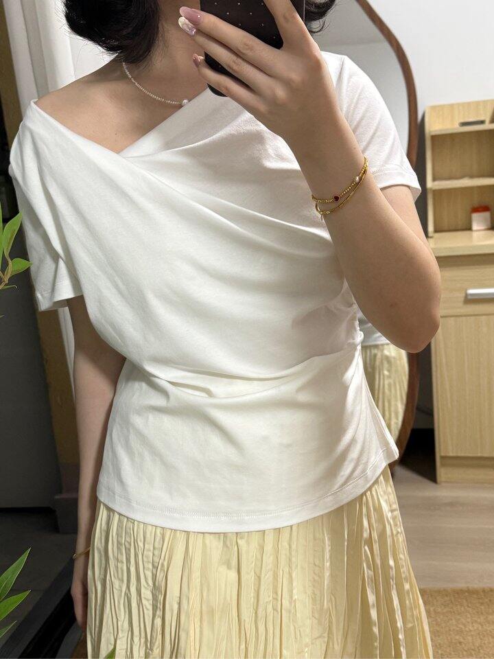 还在他家买了个69块的T恤