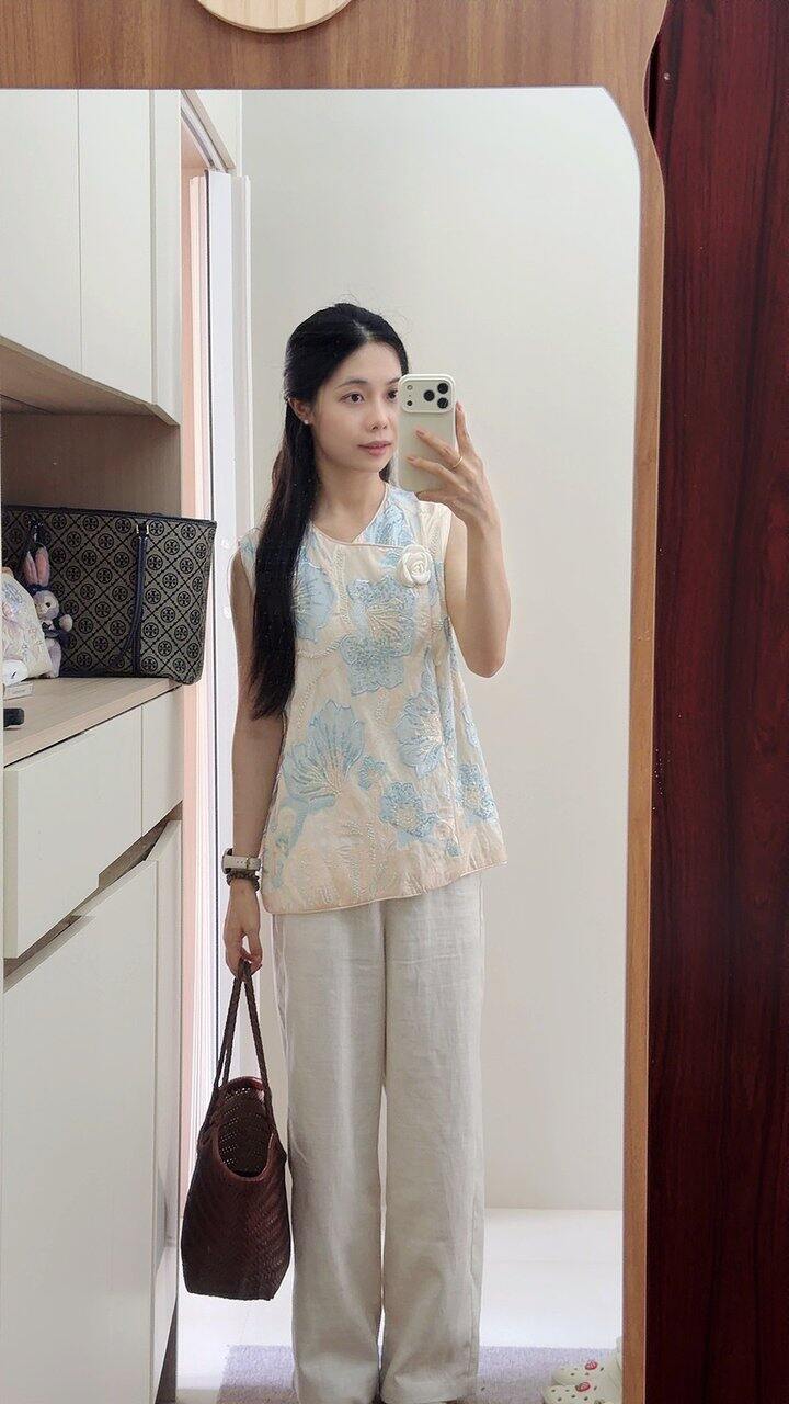 一件美丽的无袖新中式