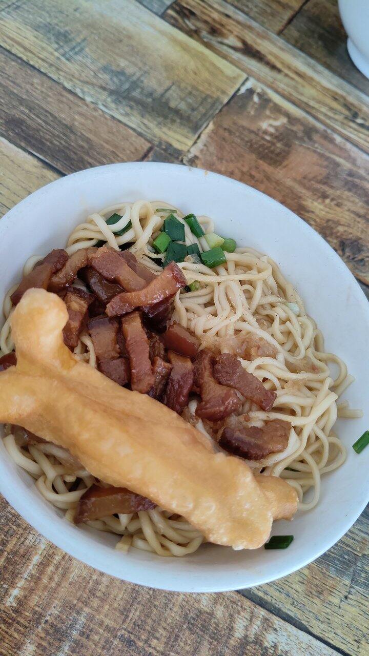 这个面我小学6-8块，肠粉3块