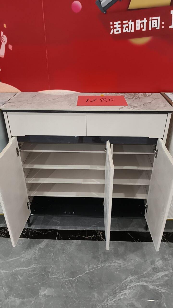 实体店的鞋柜直接到很香