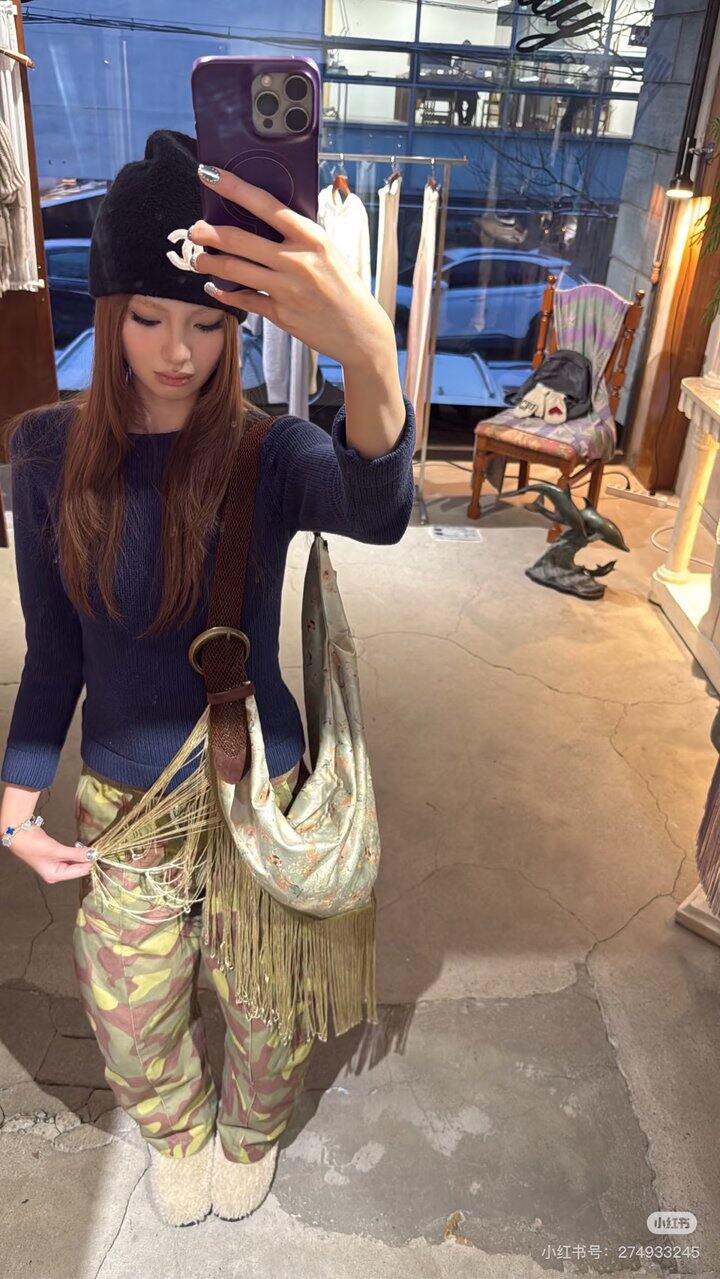 刷到一个千禧风的美女博主