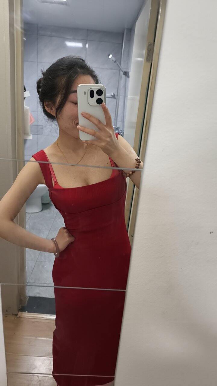 买来重来没穿过的裙子