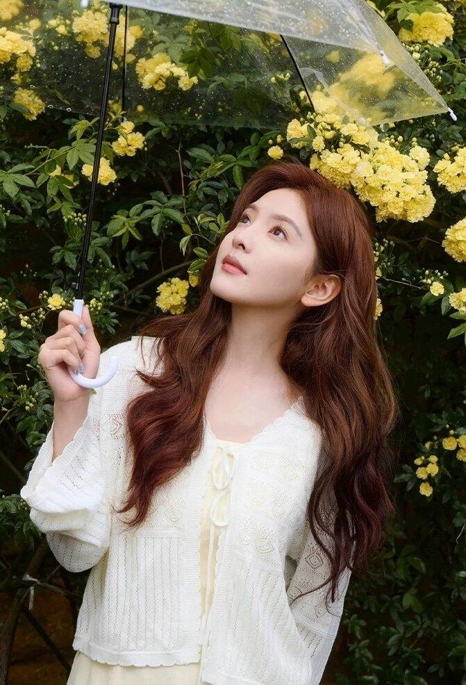 章若楠同款法式方领嫩黄色连衣裙！💰149