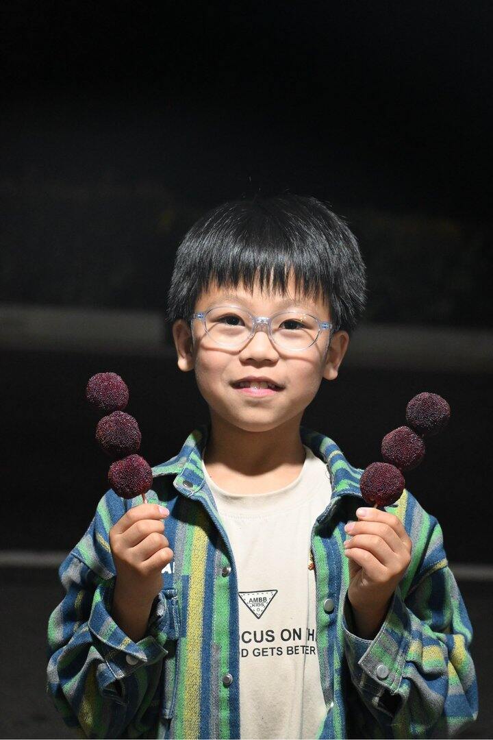谁能拒绝一串杨梅糖葫芦呢 小朋友不行，我也不行😋