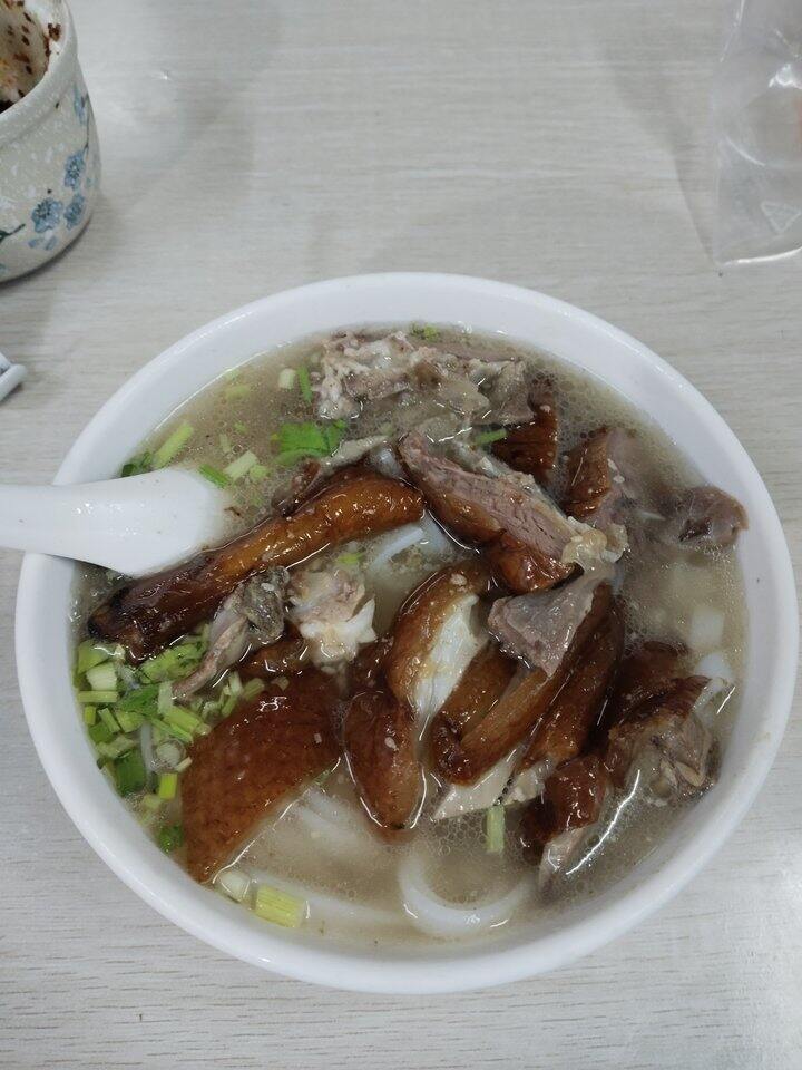 吃鹅肉濑粉……