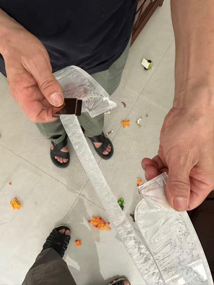 安装了7个月的灯外圈突然掉落
