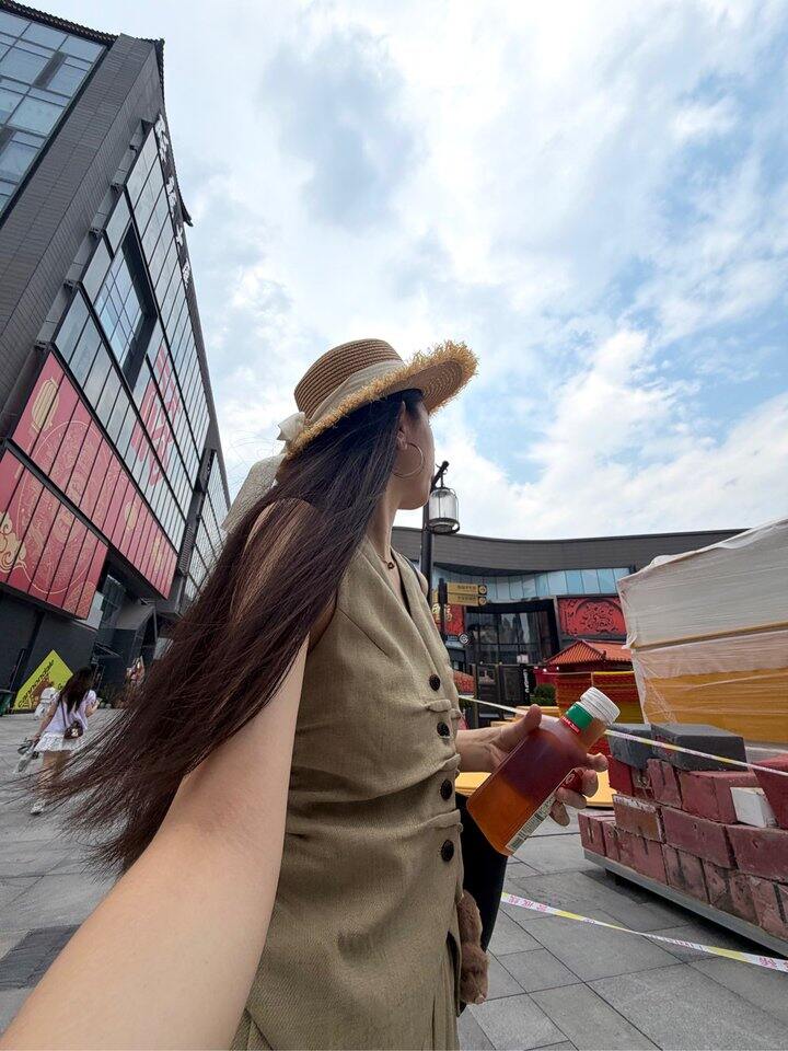 看展穿搭/