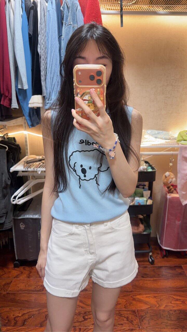 这件是针织，颜色挺好看的，穿起来明媚，遮副乳，无袖，内衣不会全露出来。看领子估计不经洗