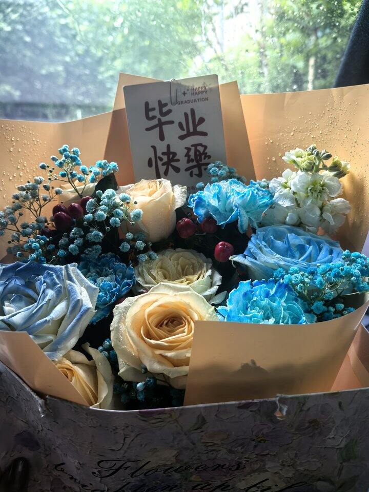 昨天接娃的花花