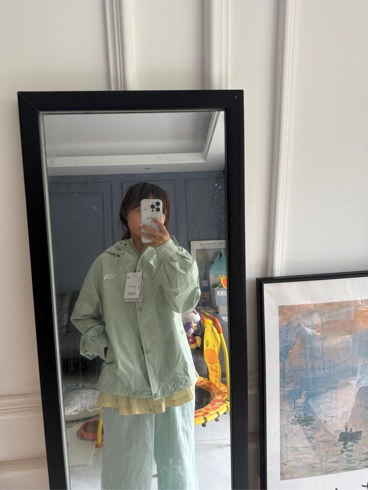 北面冲锋衣要留吗，看着挺一般的
