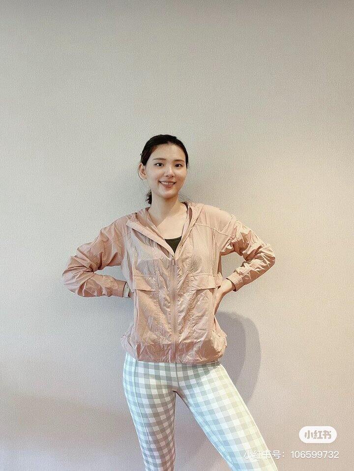 lulu女士超轻防泼连帽皮肤衣！💰79