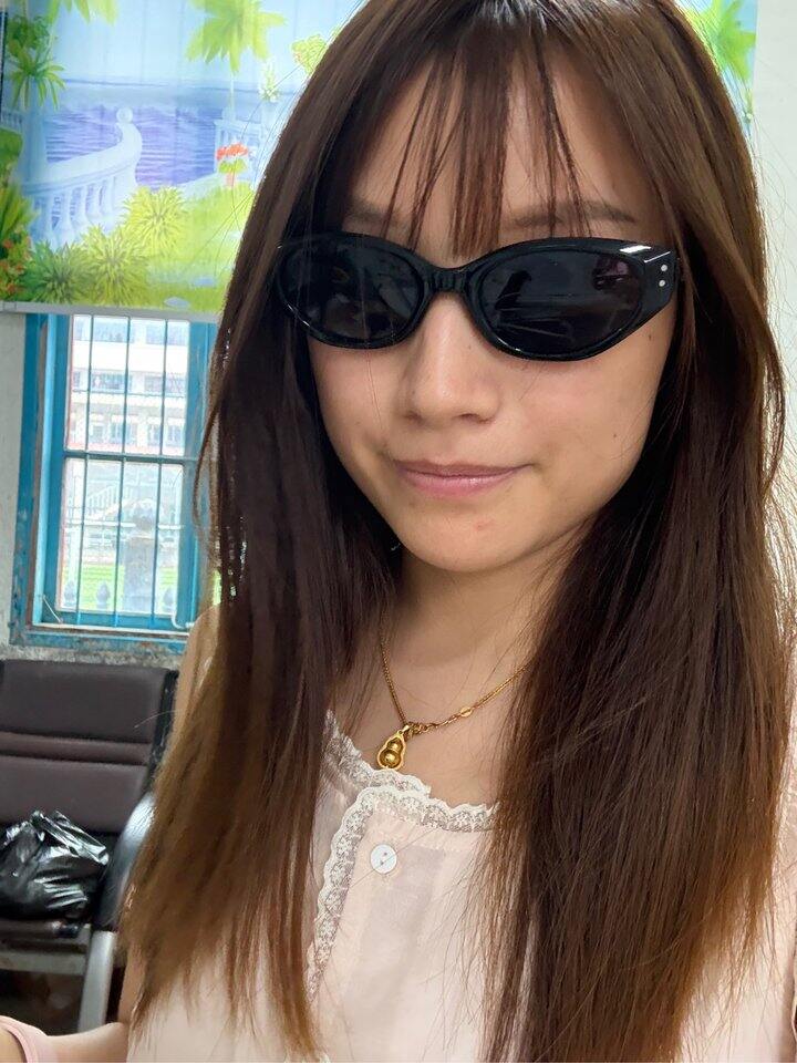 pdd三毛拿下的墨镜
