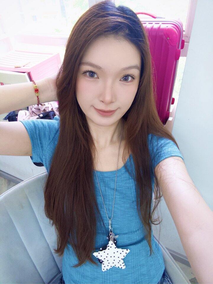 爱上了贴假睫毛