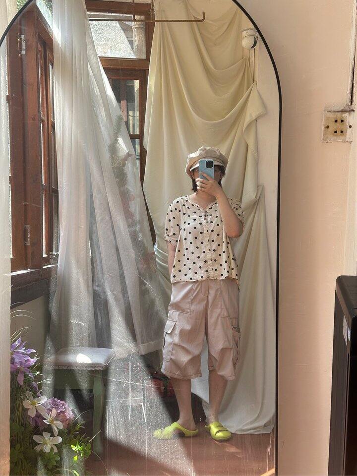 阿兰穿什么