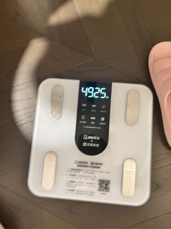额又轻了