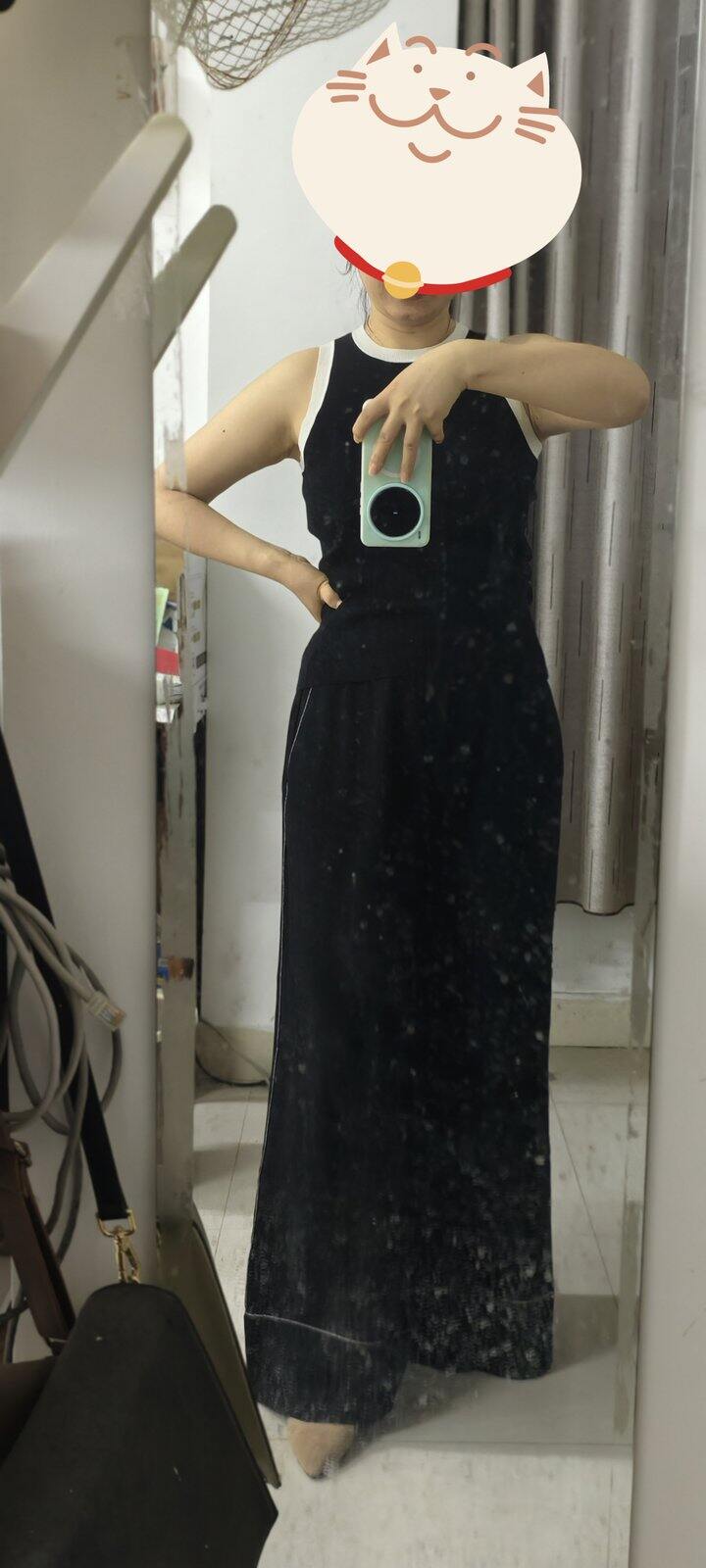 跟草莓买的裤子，三彩的醋酸裙，都是多多的