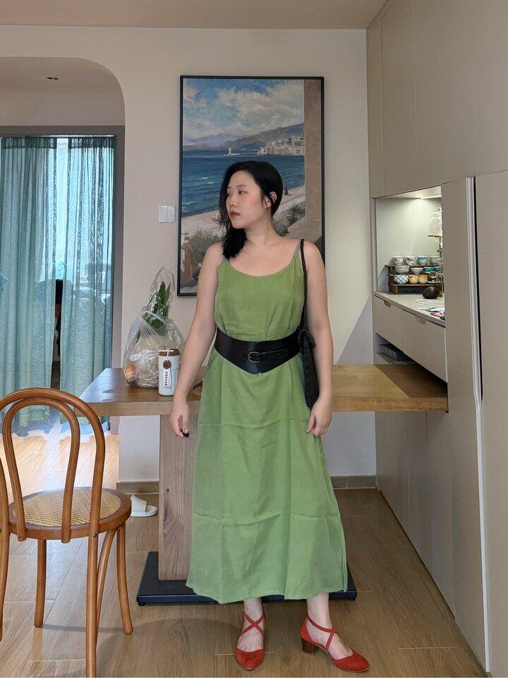 铜氨丝吊带裙