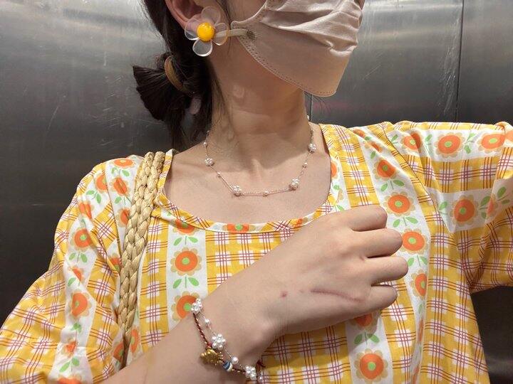 临出门想到花花耳环很配裙子