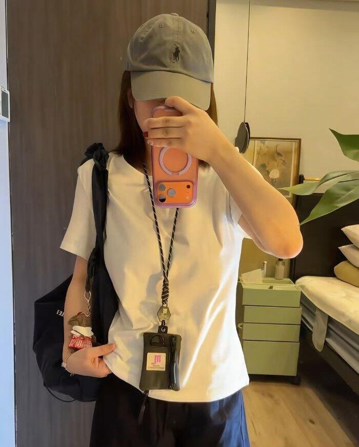 蕉下短袖