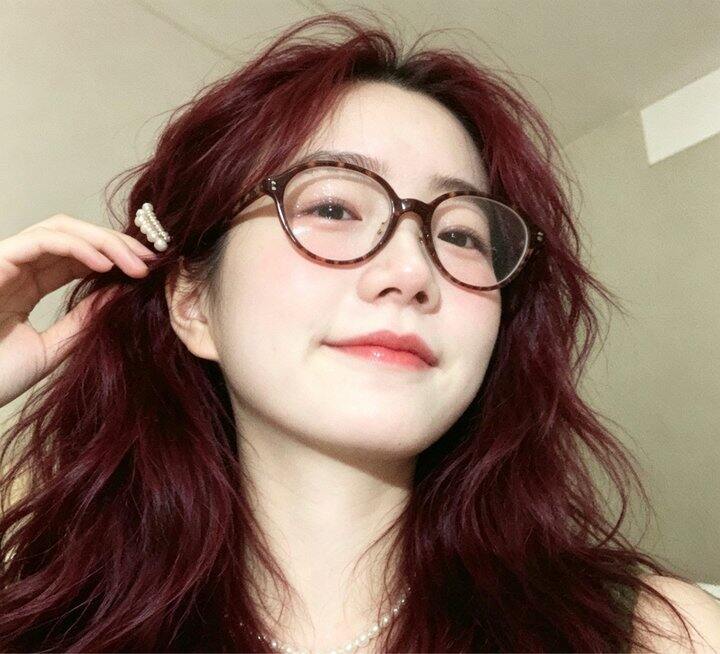 让我们来庆祝这位莫女士生日快乐吧