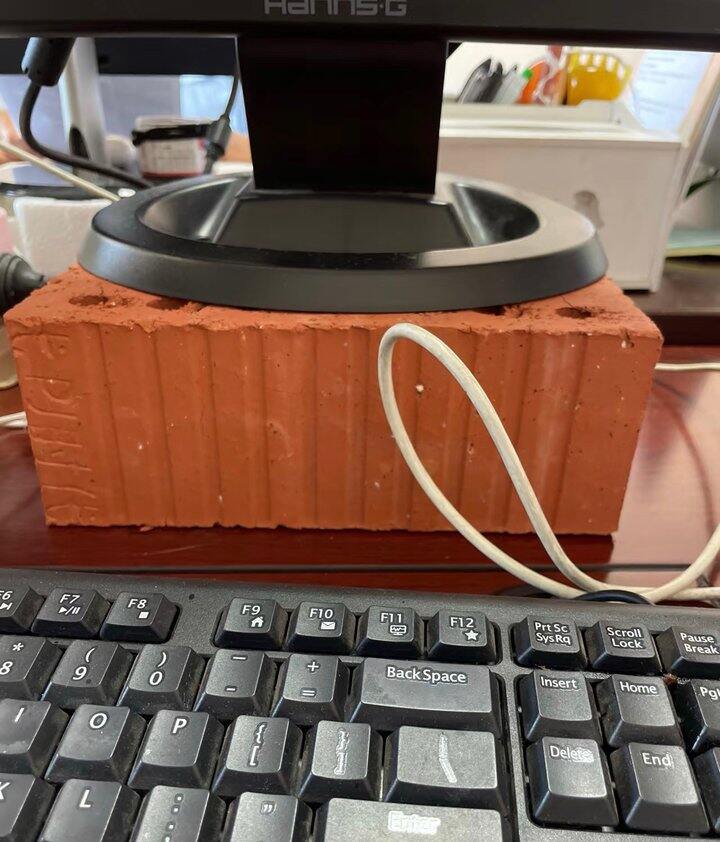 不可能自费上班的