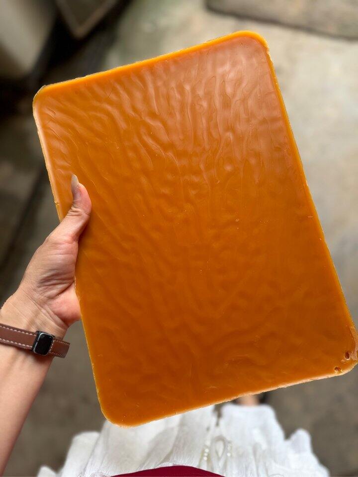 终于学会过滤出干净的蜂蜡啦