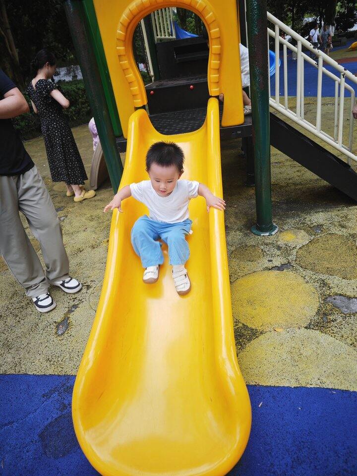 只要出门就很快乐的小孩哥😀