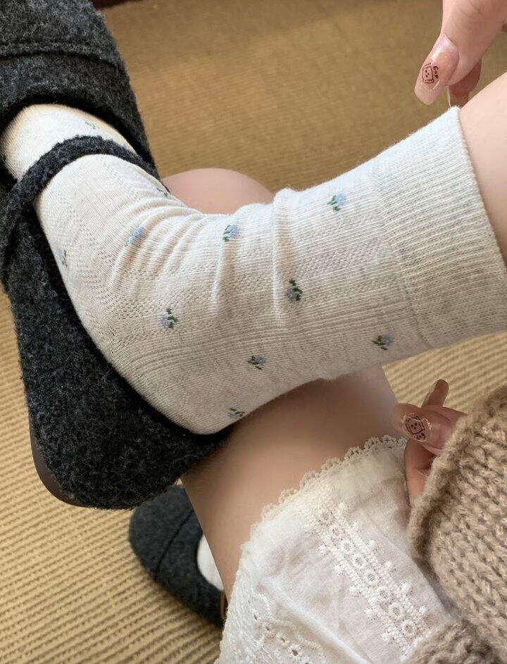 复古小碎花中筒袜无骨版本！💰4+