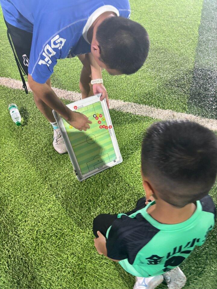属于足球的夏天要结束了