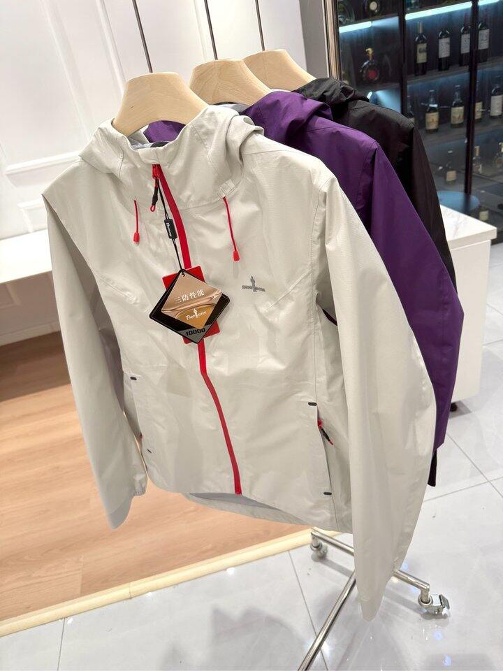 比音勒芬女款冲锋衣！💰299