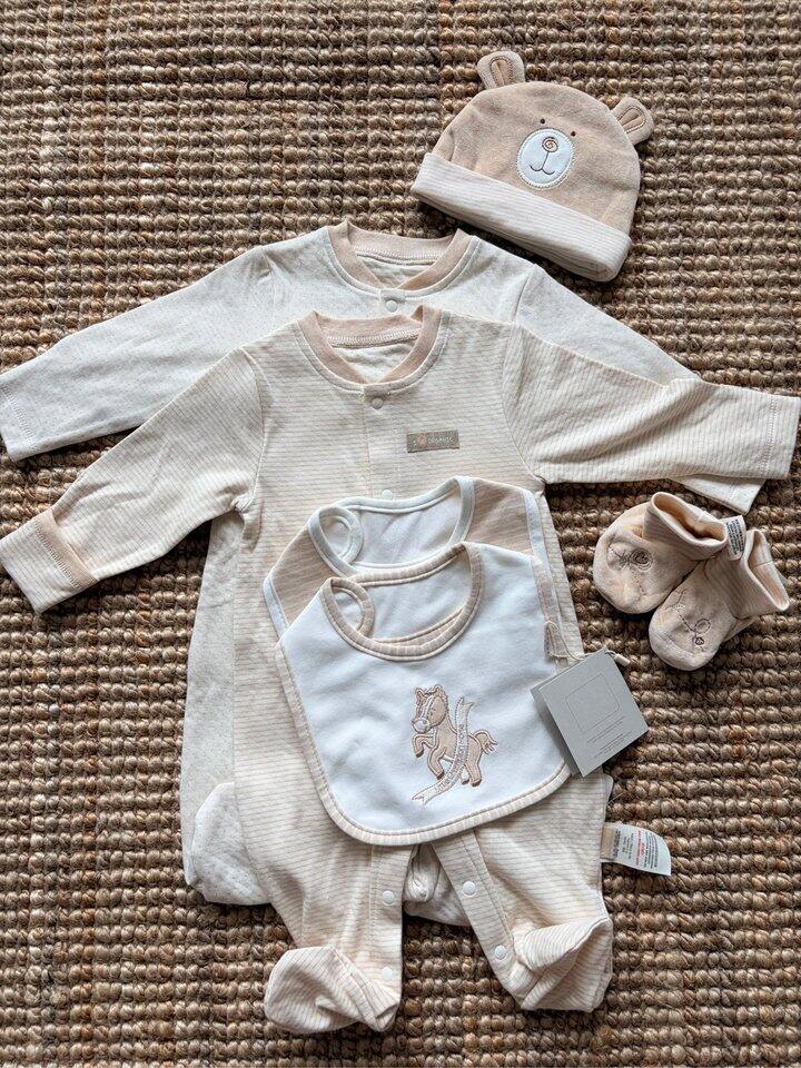 插一条小baby衣服