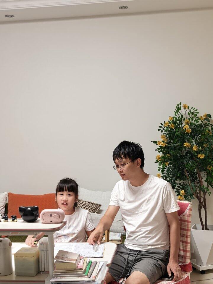熬夜赶工，填补作业窟窿