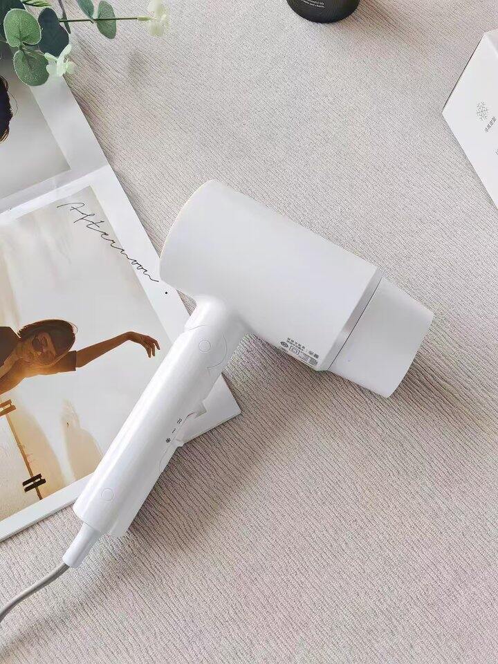 美的电吹风