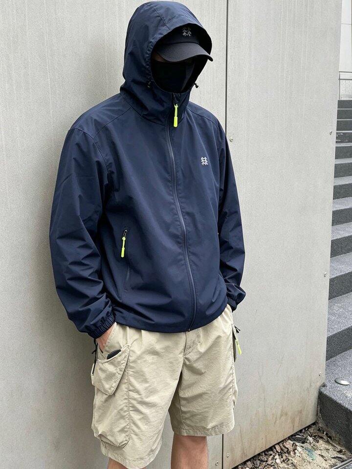 可隆情侣款户外连帽冲锋衣！💰149