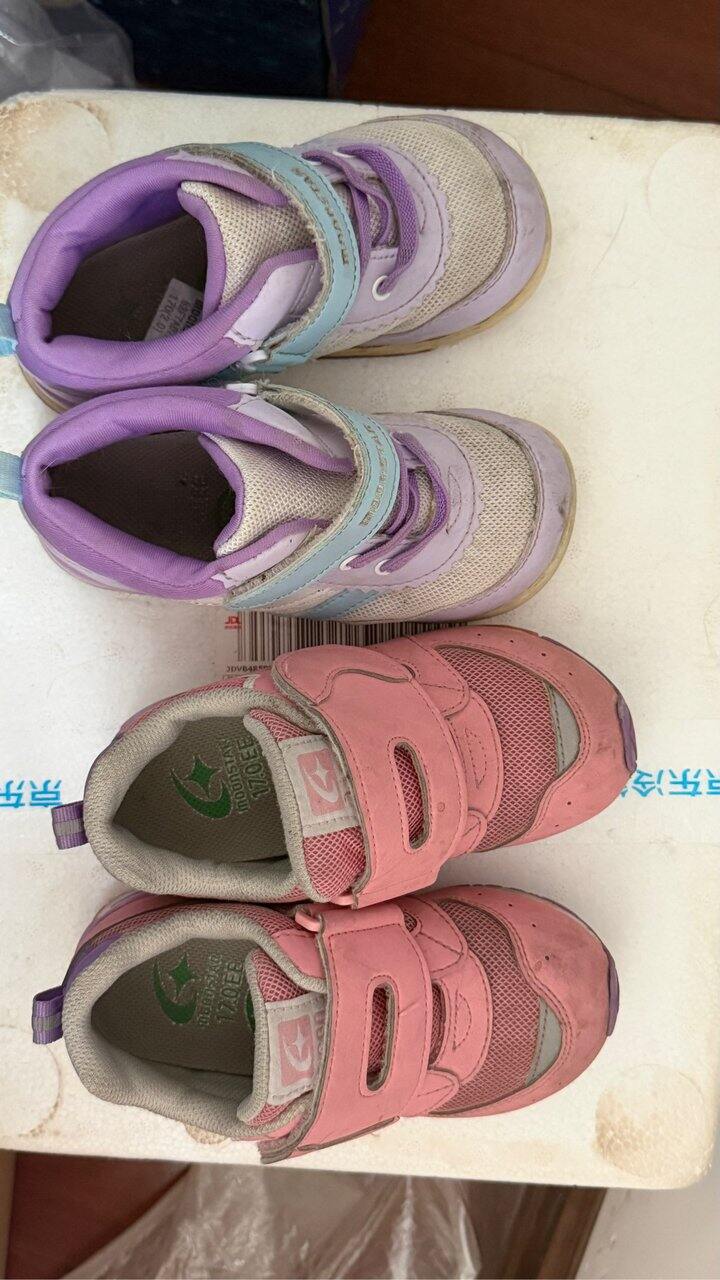 一堆 17-18 码鞋子