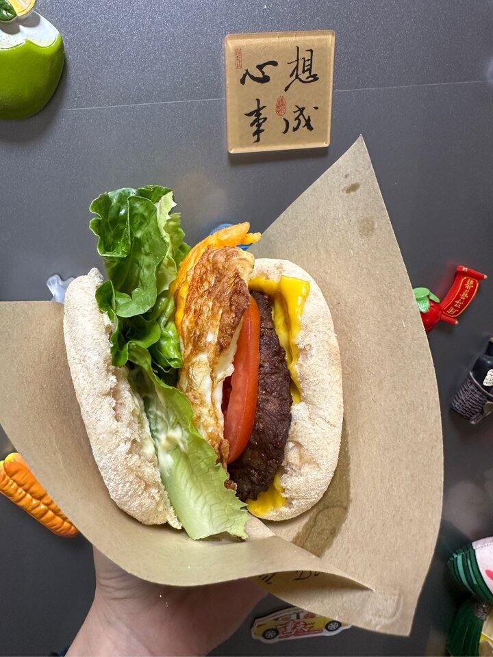 早上吃了个自制汉堡