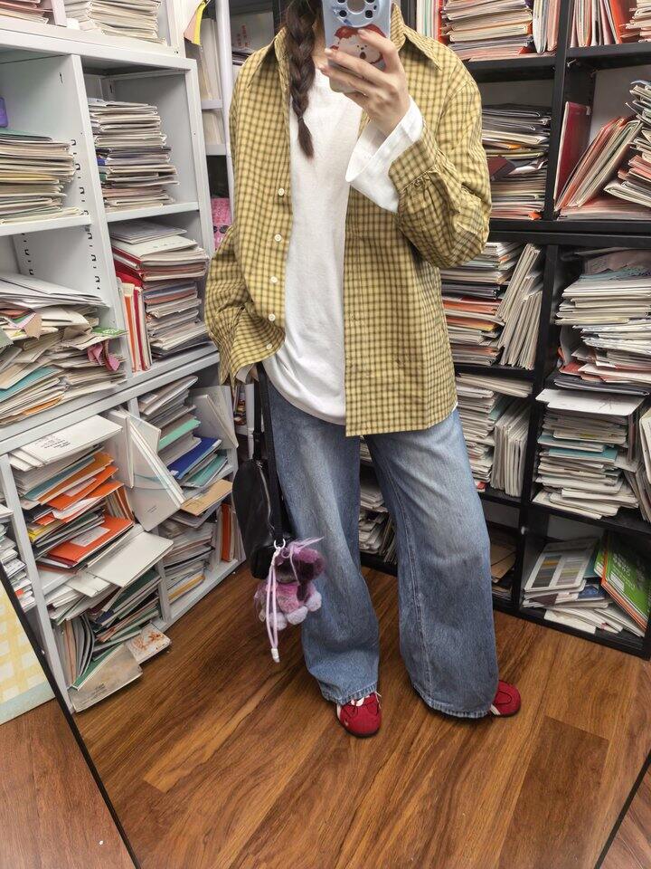 今晚八点🕗 火柴人印花T＋黄格子衬衫