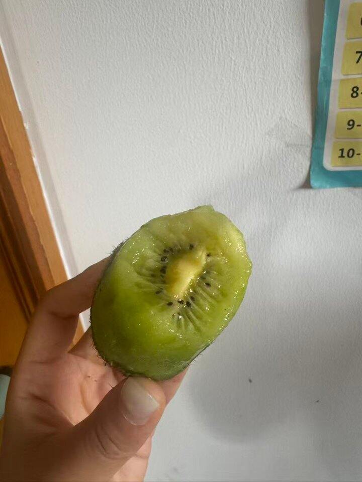 甜，一点点酸味
