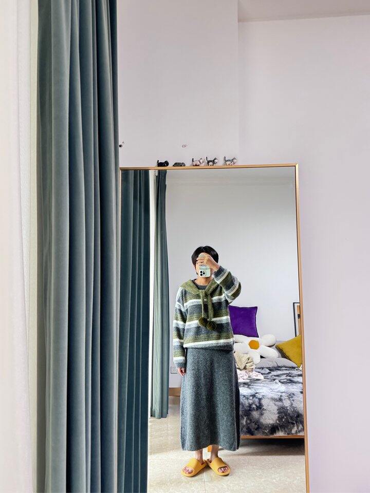 这套是为了上衣围巾留的。拼多多 VS 小红薯。
