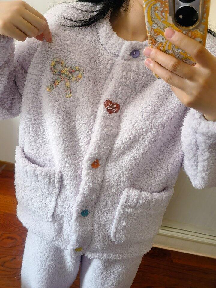柔软宽松的冬季睡衣，蝴蝶结🎀和彩扣超可爱☺