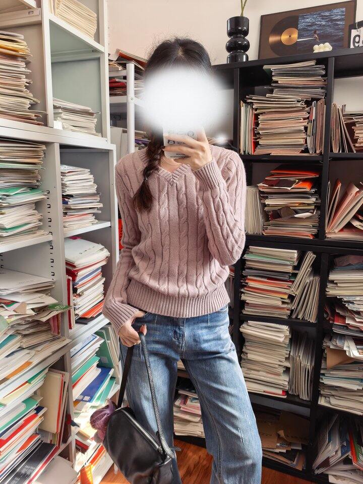 今晚八点🕗 v领麻花毛衣