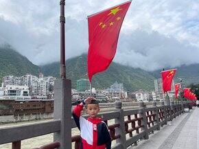 小学生用品之学习桌椅、阅读灯